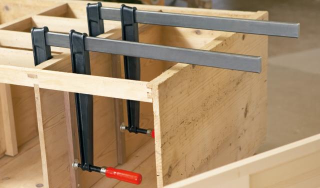 Blødstøbt skruetvinge med stor udladning TGNT 600 x 300 mm