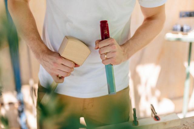 Stemmejern med rødt plasthæfte